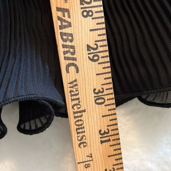 New! AKIRA SWEETIE PLEATED RUFFLE SLEEVELESS MINI DRESS IN BLACK Size M - Picture 15 of 16